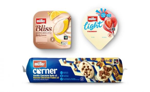 3 Müller yogurt and dessert products with the Navilens code on the packaging.